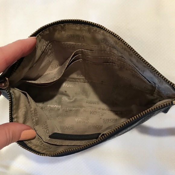 Bundle Michael Kors Black Leather Wallet and Blue Leather Wristlet - Picture 6 of 10